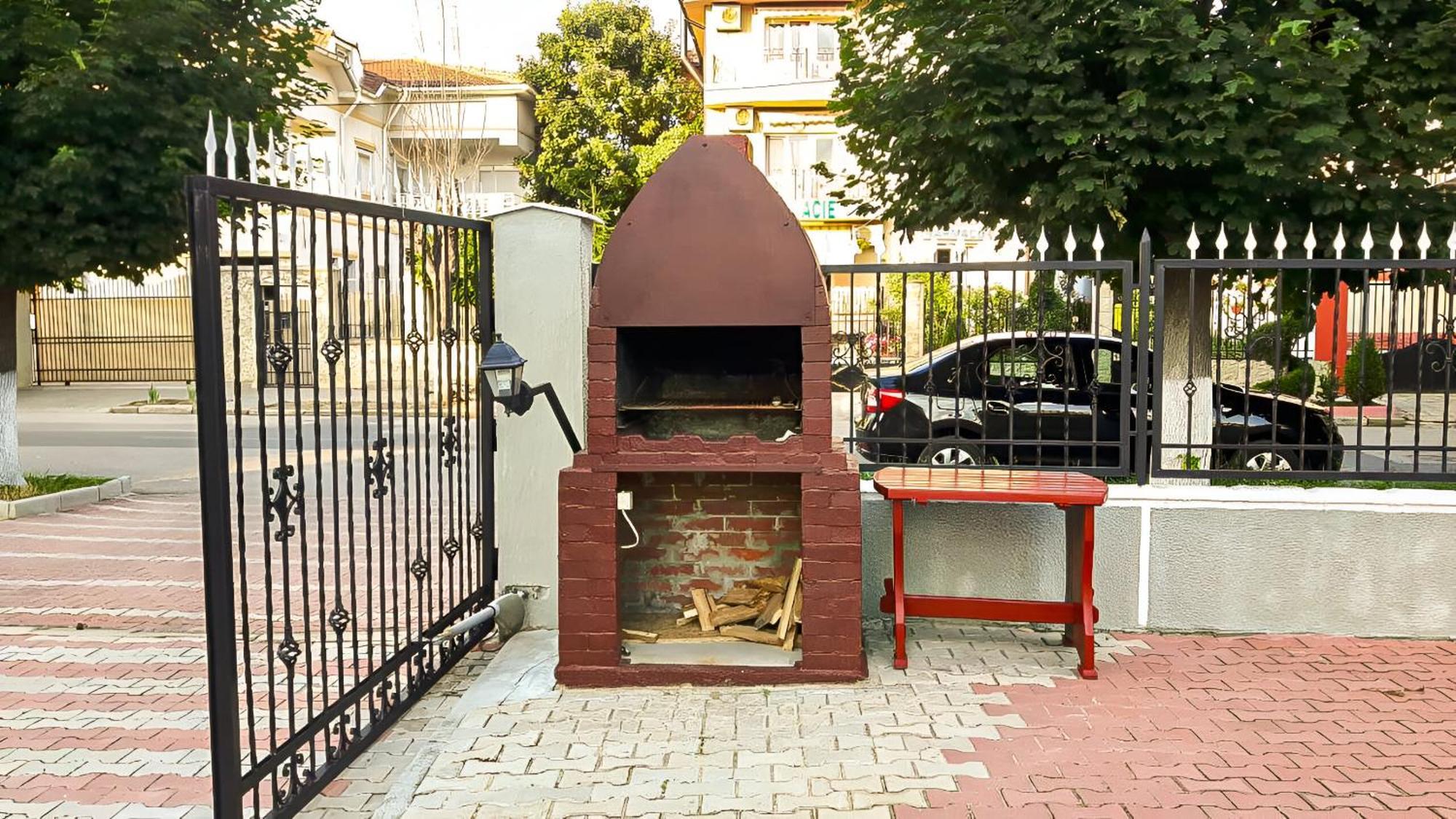 南埃福列 Casa Simona酒店 外观 照片